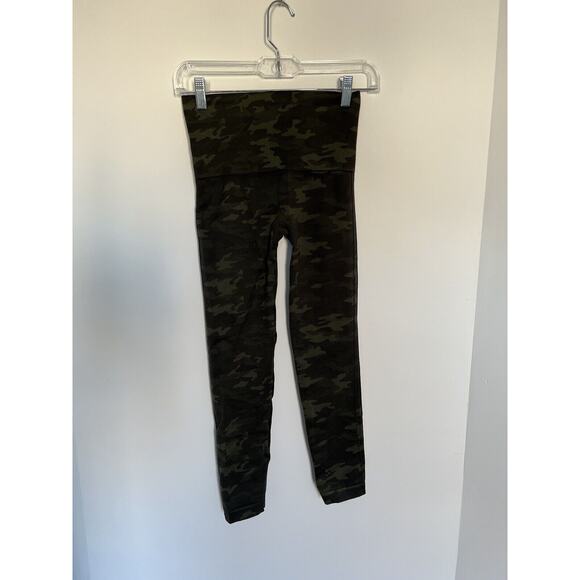 SPANX Womens Leggings Size M Cropped Look at Me Now Seamless Green Camo Slimming - Picture 3 of 11